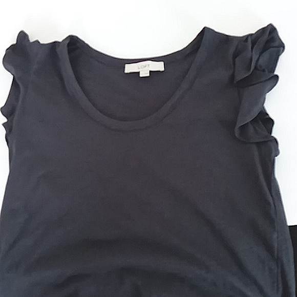 Loft Dark Gray T-Shirt Short Sleeve Flutter Sleeves Women's Size Medium Preowned - Picture 4 of 8